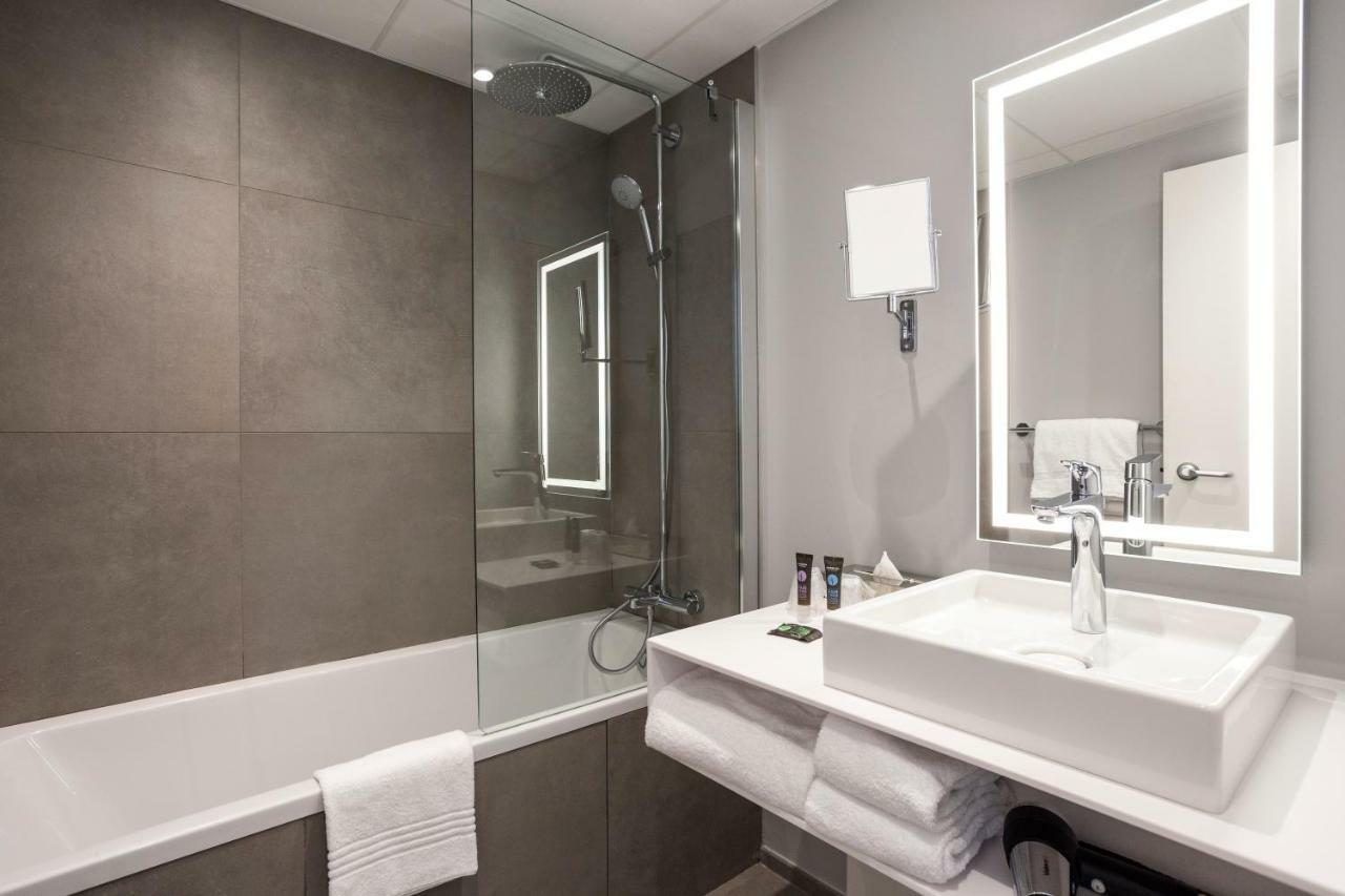 Classic Room with One Double Bed and One Single Bed